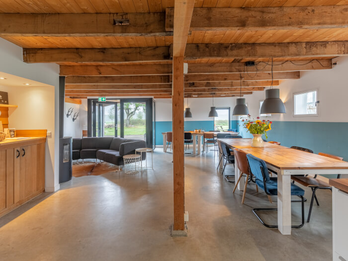 Groepsaccommodatie in Ambt Delden (Overijssel) voor 20 personen met 9 slaapkamers en 5 badkamers.