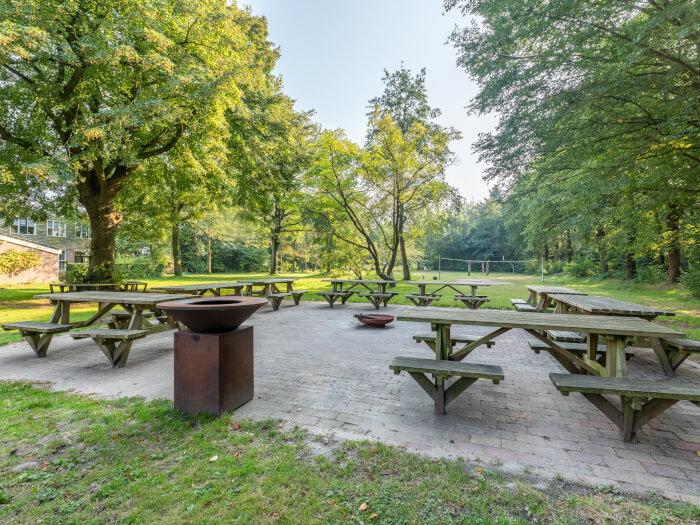 Groepsaccommodatie in Orvelte (Drenthe) voor 80 personen met 11 slaapkamers en 7 badkamers.