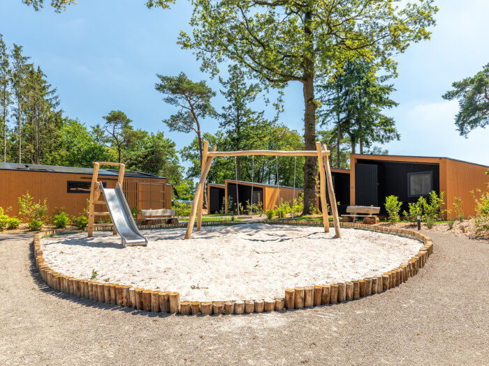 Groepsaccommodatie in Oudleusen (Overijssel) voor 18 personen met 9 slaapkamers en 3 badkamers.