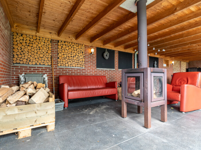 Groepsaccommodatie in Megchelen (Gelderland) voor 10 personen met 4 slaapkamers en 2 badkamers.