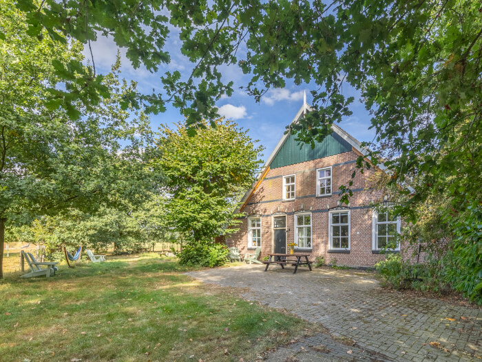 Groepsaccommodatie in Radewijk (Overijssel) voor 10 personen met 4 slaapkamers en 2 badkamers.