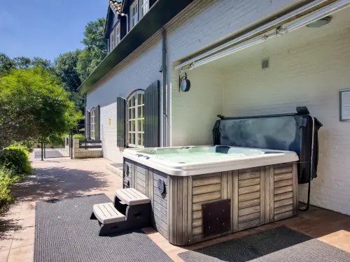 Luxe vakantiehuis met sauna, bubbelbad, bar en biljart
