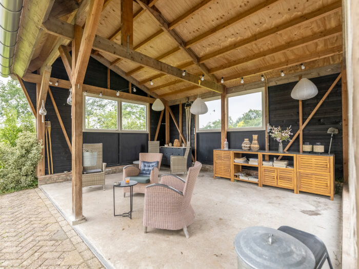 Groepsaccommodatie in Echteld (Gelderland) voor 20 personen met 7 slaapkamers en 3 badkamers.