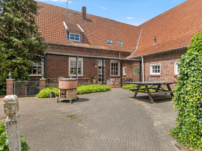 Groepsaccommodatie in Wielen (Nedersaksen) voor 26 personen met 6 slaapkamers en 2 badkamers.