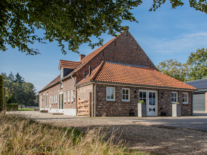 Groepsaccommodatie in Geijsteren (Limburg) voor 20 personen met 7 slaapkamers en 7 badkamers.
