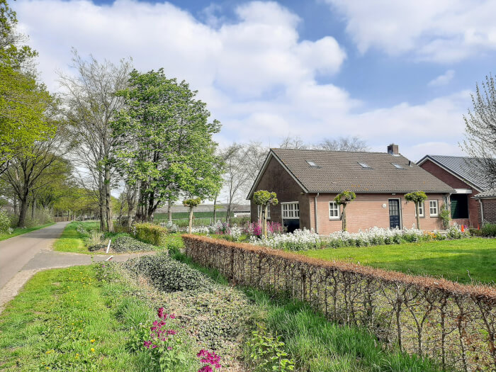 Groepsaccommodatie in Boekel (Noord-Brabant) voor 10 personen met 4 slaapkamers en 2 badkamers.