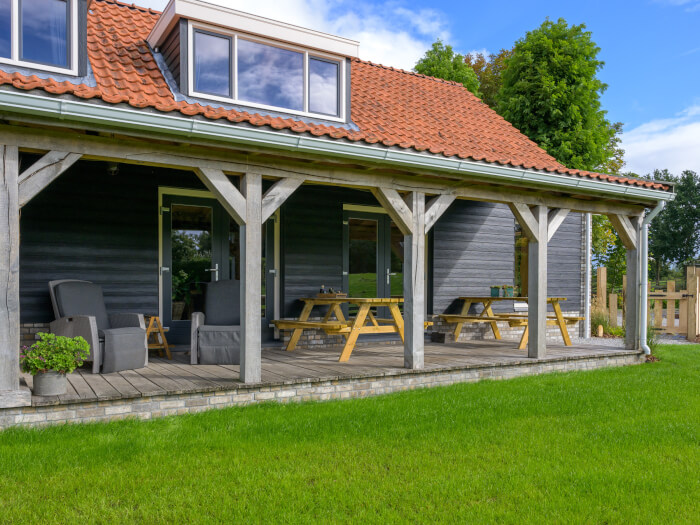 Groepsaccommodatie in Hazerswoude-Dorp (Zuid-Holland) voor 12 personen met 4 slaapkamers en 2 badkamers.