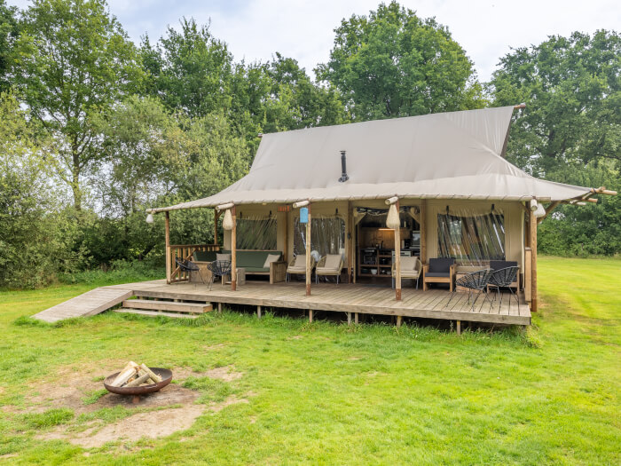 Groepsaccommodatie in Beltrum (Gelderland) voor 22 personen met 11 slaapkamers en 4 badkamers.