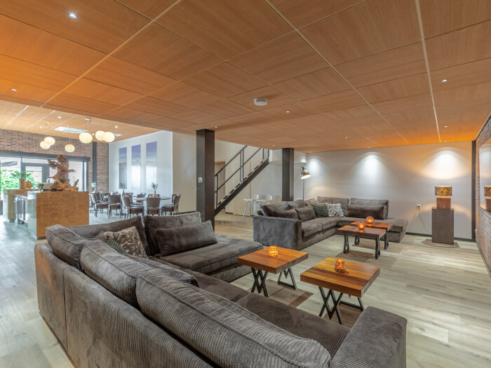 Groepsaccommodatie in Earnewâld (Friesland) voor 16 personen met 8 slaapkamers en 8 badkamers.