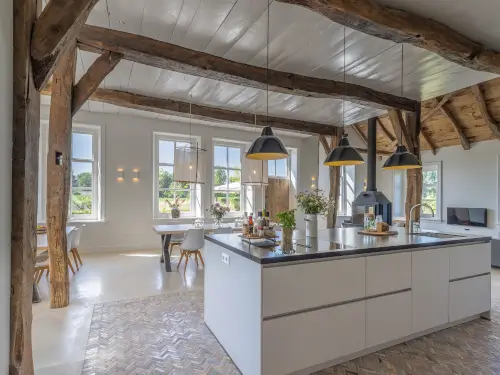 Gerestaureerde boerderij met authentieke elementen