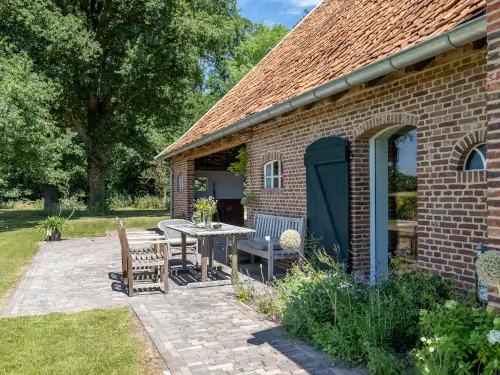 Gerestaureerde boerderij met authentieke elementen