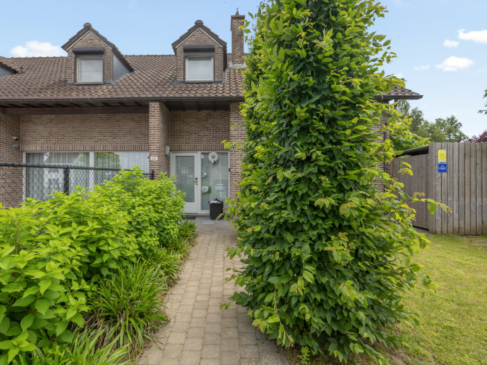 Groepsaccommodatie in Geistingen (Belgisch Limburg) voor 10 personen met 4 slaapkamers en 3 badkamers.