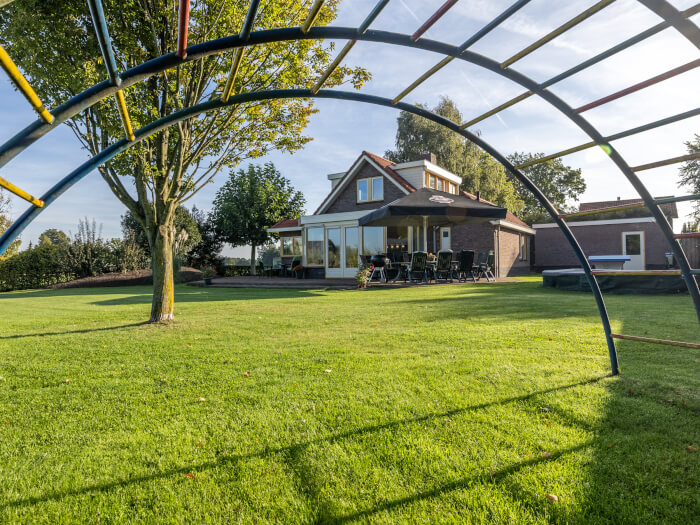 Groepsaccommodatie in Doornspijk (Gelderland) voor 10 personen met 5 slaapkamers en 2 badkamers.