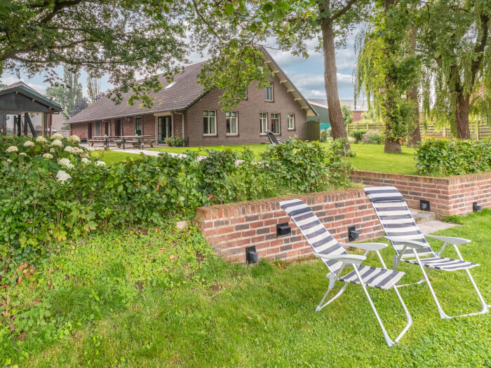 Groepsaccommodatie in Megchelen (Gelderland) voor 16 personen met 7 slaapkamers en 3 badkamers.