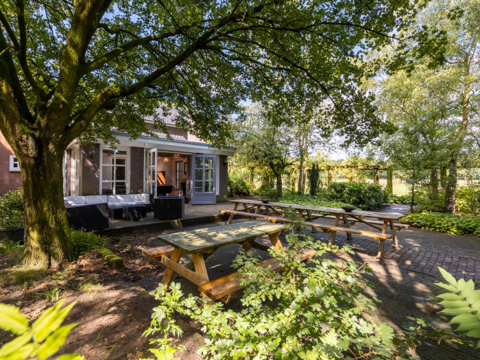 Groepsaccommodatie in Heythuysen (Limburg) voor 16 personen met 7 slaapkamers en 3 badkamers.