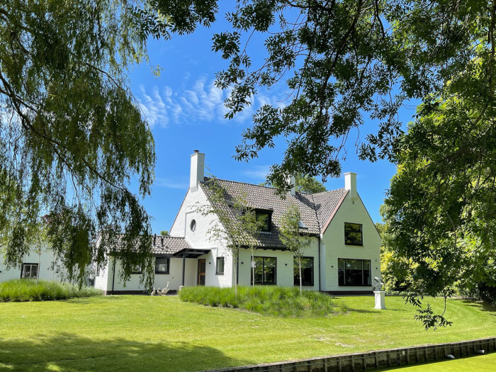 Groepsaccommodatie in Venhuizen (Noord-Holland) voor 20 personen met 10 slaapkamers en 6 badkamers.