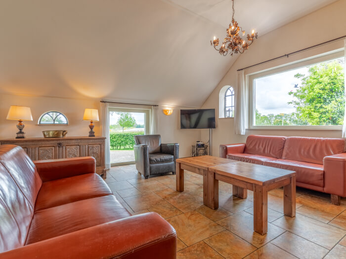 Groepsaccommodatie in Zuidwolde (Drenthe) voor 10 personen met 5 slaapkamers en 3 badkamers.