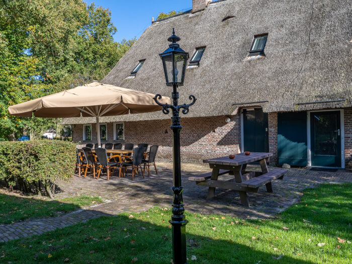 Groepsaccommodatie in Orvelte (Drenthe) voor 18 personen met 8 slaapkamers en 7 badkamers.