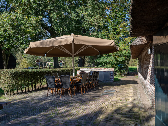 Groepsaccommodatie in Orvelte (Drenthe) voor 18 personen met 8 slaapkamers en 7 badkamers.