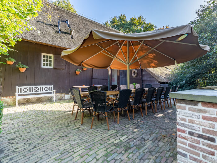 Groepsaccommodatie in Orvelte (Drenthe) voor 22 personen met 9 slaapkamers en 9 badkamers.