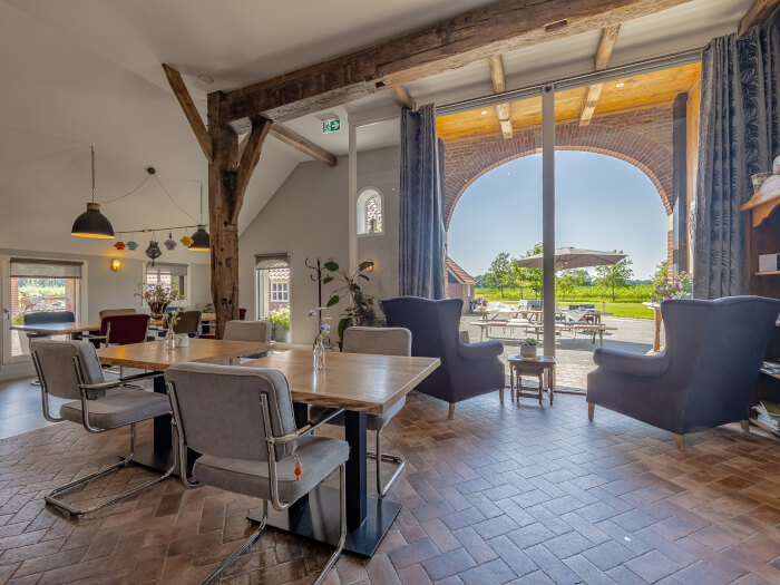 Groepsaccommodatie in Hengevelde (Overijssel) voor 8 personen met 4 slaapkamers en 4 badkamers.