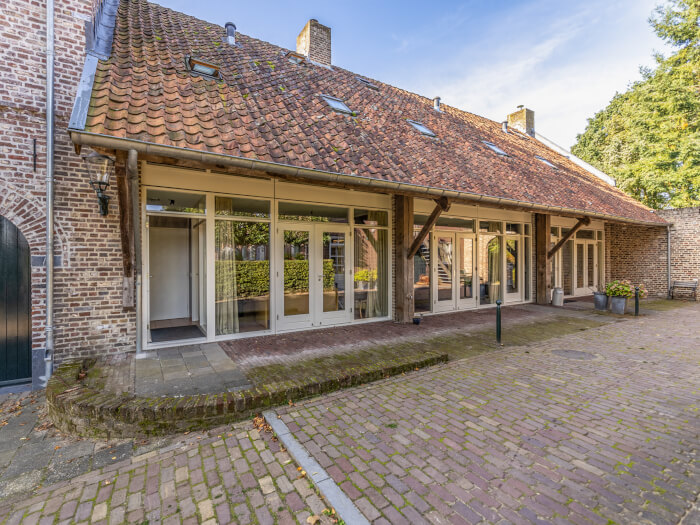Groepsaccommodatie in Maasbree (Limburg) voor 18 personen met 8 slaapkamers en 2 badkamers.