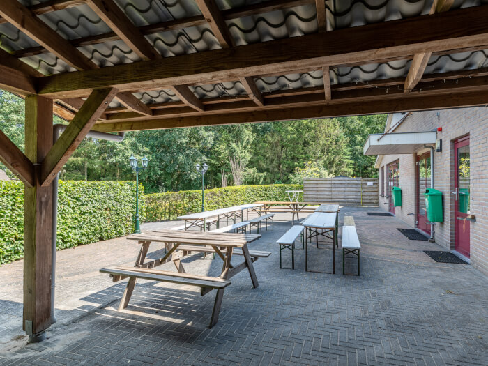 Groepsaccommodatie in Ommen (Overijssel) voor 80 personen met 11 slaapkamers en 8 badkamers.