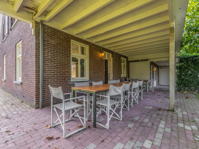 Groepsaccommodatie in Maasbree (Limburg) voor 14 personen met 5 slaapkamers en 3 badkamers.