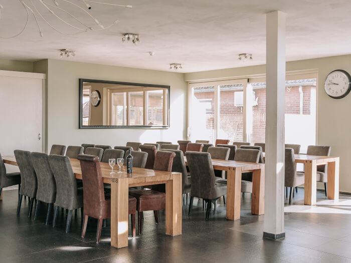 Groepsaccommodatie in Veulen (Limburg) voor 35 personen met 12 slaapkamers en 12 badkamers.
