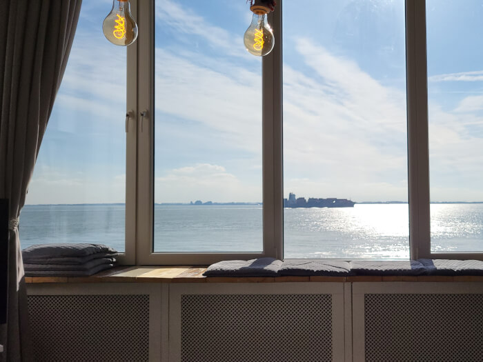 Groepsaccommodatie in Vlissingen (Zeeland) voor 15 personen met 5 slaapkamers en 3 badkamers.