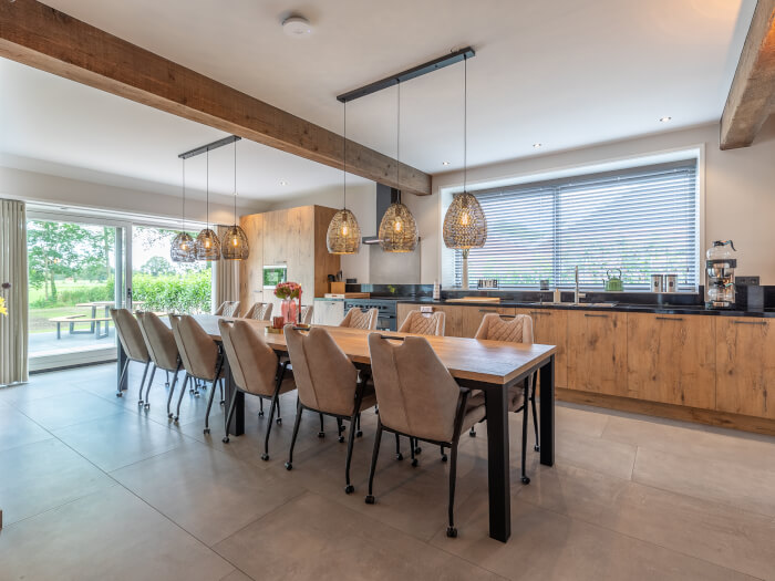 Groepsaccommodatie in Hengevelde (Overijssel) voor 16 personen met 7 slaapkamers en 3 badkamers.