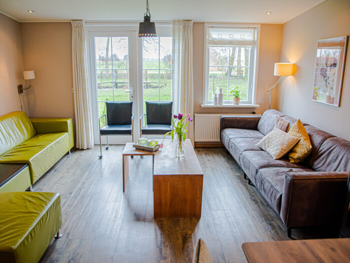 Groepsaccommodatie in Staphorst (Overijssel) voor 18 personen met 7 slaapkamers en 6 badkamers.