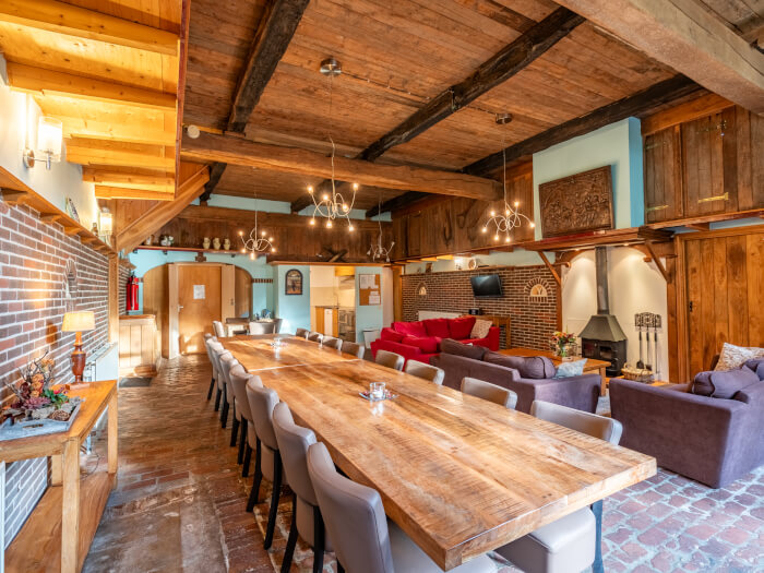 Groepsaccommodatie in Lochem (Gelderland) voor 20 personen met 9 slaapkamers en 4 badkamers.