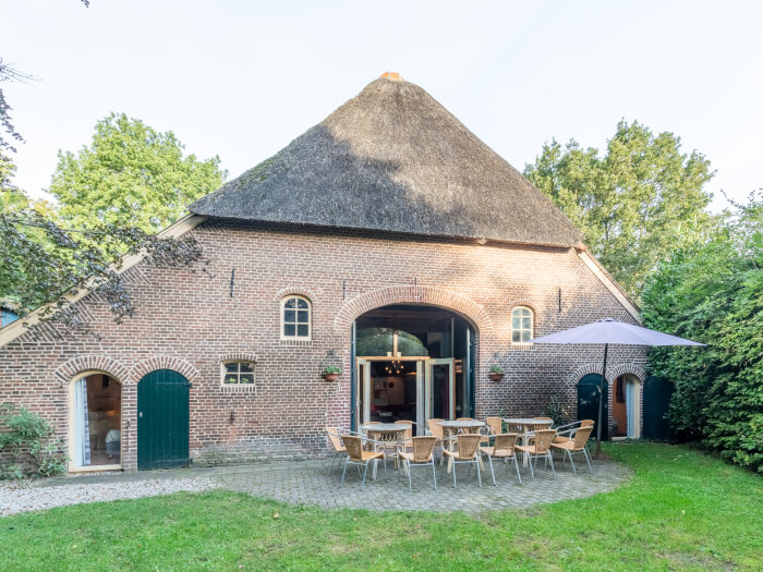 Groepsaccommodatie in Lochem (Gelderland) voor 20 personen met 9 slaapkamers en 4 badkamers.