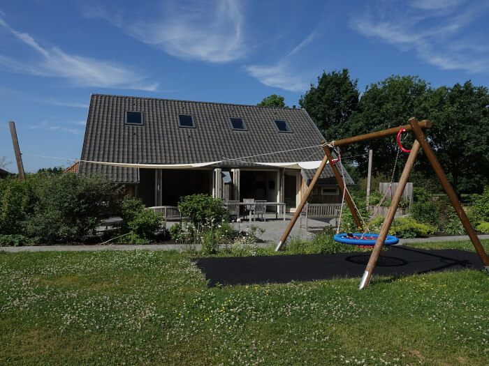 Groepsaccommodatie in Vledderveen (Drenthe) voor 12 personen met 6 slaapkamers en 2 badkamers.