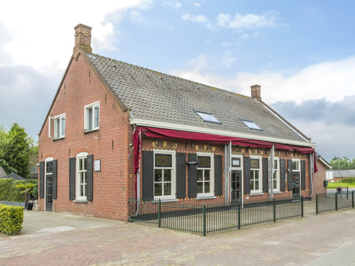 Groepsaccommodatie in Hilvarenbeek (Noord-Brabant) voor 16 personen met 8 slaapkamers en 5 badkamers.