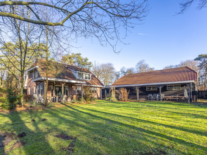 Groepsaccommodatie in Uddel (Gelderland) voor 17 personen met 7 slaapkamers en 3 badkamers.
