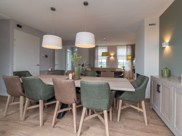Groepsaccommodatie in Colijnsplaat (Zeeland) voor 8 personen met 4 slaapkamers en 3 badkamers.