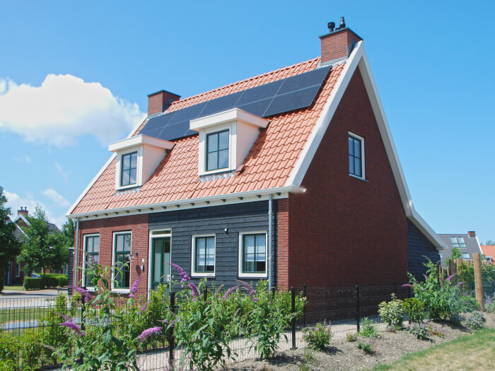 Groepsaccommodatie in Colijnsplaat (Zeeland) voor 8 personen met 4 slaapkamers en 3 badkamers.