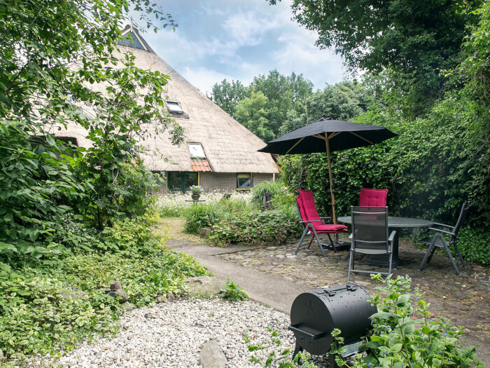 Groepsaccommodatie in Een (Drenthe) voor 12 personen met 4 slaapkamers en 2 badkamers.