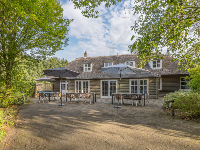 Groepsaccommodatie in Loon op Zand (Noord-Brabant) voor 36 personen met 8 slaapkamers en 3 badkamers.