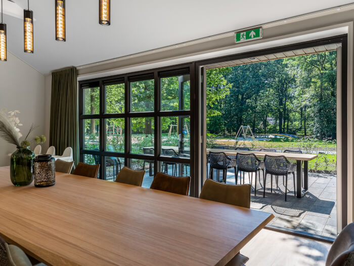Groepsaccommodatie in Appelscha (Friesland) voor 14 personen met 5 slaapkamers en 4 badkamers.