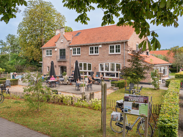 Groepsaccommodatie in Wezep (Gelderland) voor 10 personen met 4 slaapkamers en 3 badkamers.
