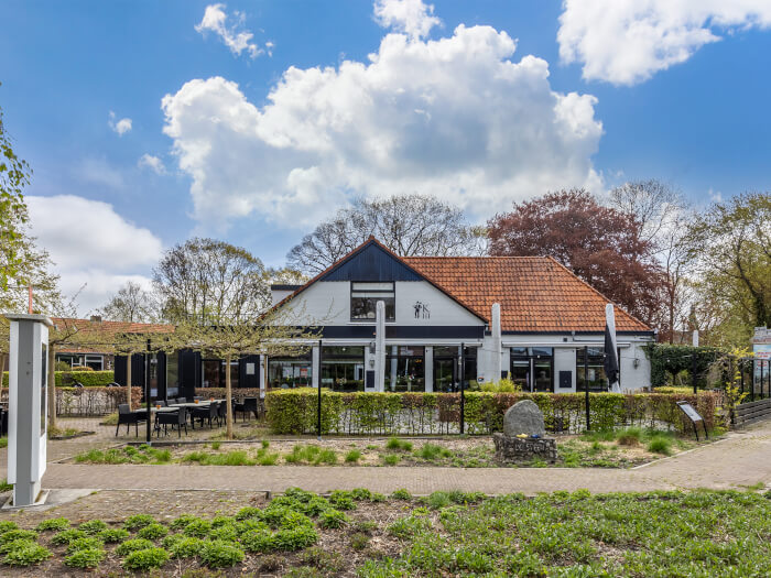 Groepsaccommodatie in Willemsoord (Overijssel) voor 30 personen met 10 slaapkamers en 5 badkamers.