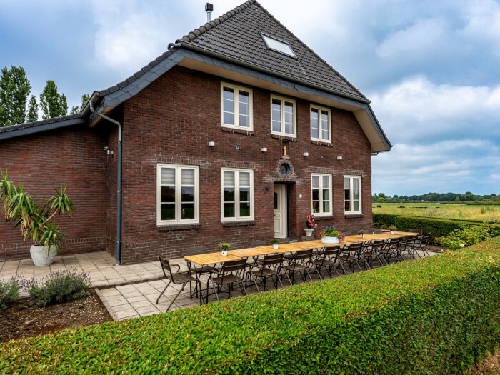 Groepsaccommodatie in Slenaken (Limburg) voor 20 personen met 8 slaapkamers en 8 badkamers.