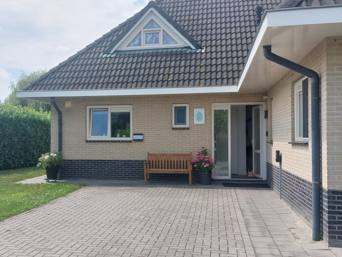 Groepsaccommodatie in Zeewolde (Flevoland) voor 12 personen met 6 slaapkamers en 2 badkamers.