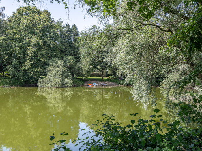 Groepsaccommodatie in Loerbeek (Gelderland) voor 13 personen met 5 slaapkamers en 2 badkamers.