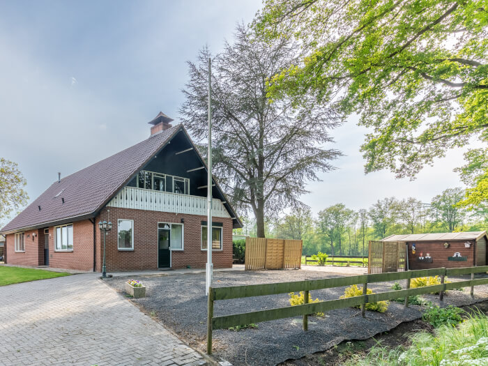 Groepsaccommodatie in Aalten (Gelderland) voor 10 personen met 5 slaapkamers en 1 badkamers.