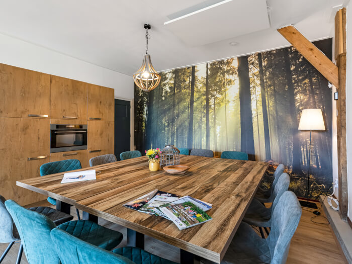 Groepsaccommodatie in Aalten (Gelderland) voor 18 personen met 9 slaapkamers en 3 badkamers.