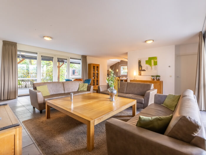 Groepsaccommodatie in Overloon (Noord-Brabant) voor 12 personen met 6 slaapkamers en 6 badkamers.